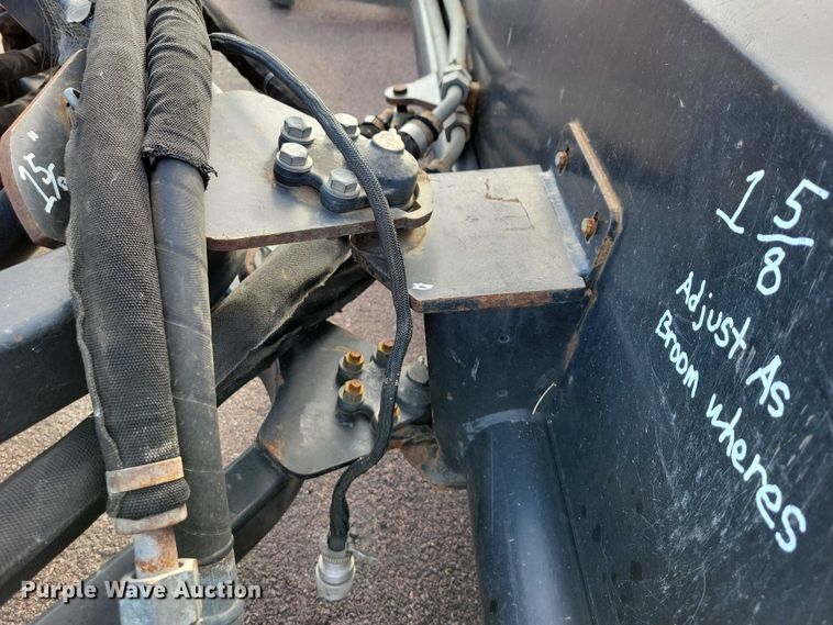 image for item DZ6495 1998 CAT BA18 skid steer broom