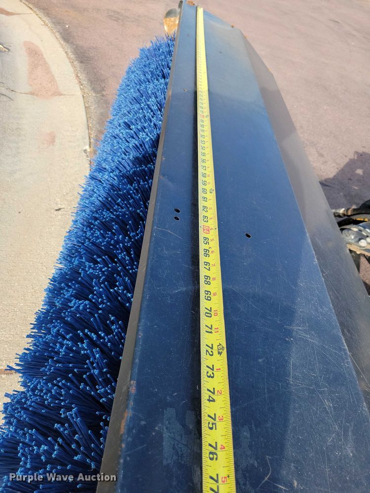 image for item DZ6495 1998 CAT BA18 skid steer broom