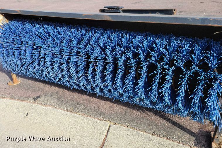 image for item DZ6495 1998 CAT BA18 skid steer broom