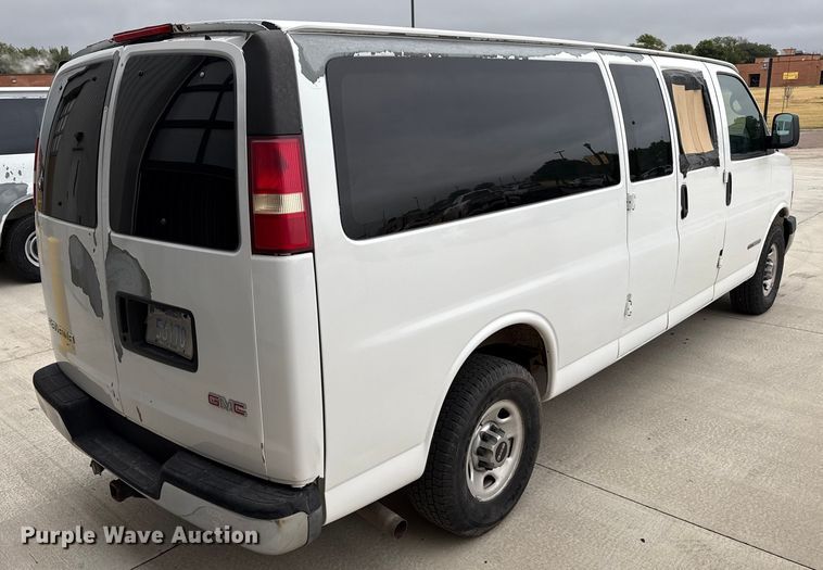 image for item DZ8671 2004 GMC Savana G3500 van