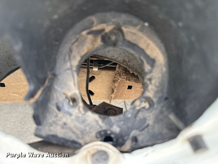 image for item DZ8671 2004 GMC Savana G3500 van