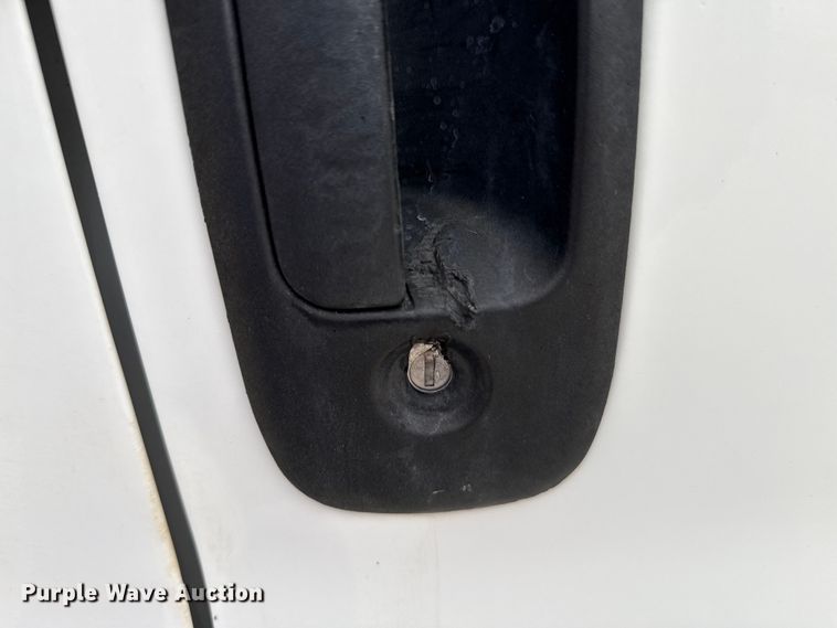 image for item DZ8671 2004 GMC Savana G3500 van