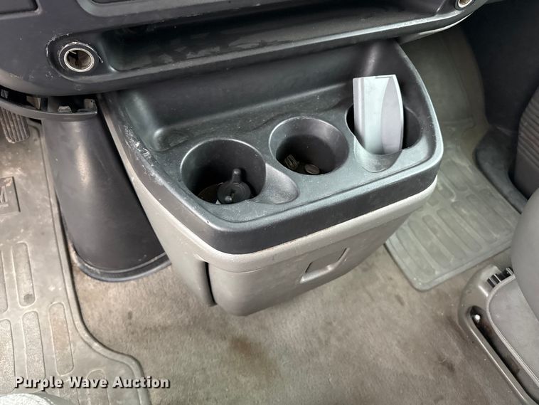 image for item DZ8671 2004 GMC Savana G3500 van