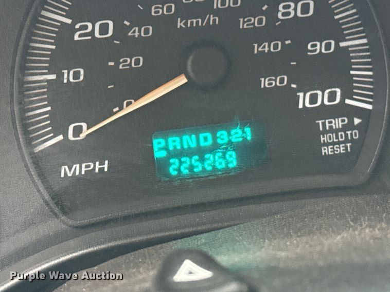 image for item DZ8671 2004 GMC Savana G3500 van