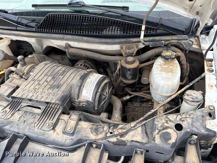 image for item DZ8671 2004 GMC Savana G3500 van