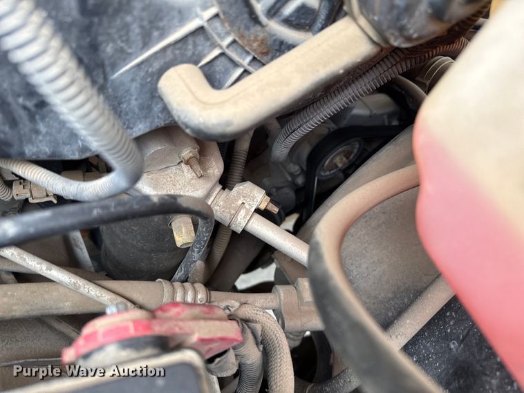 image for item DZ8671 2004 GMC Savana G3500 van