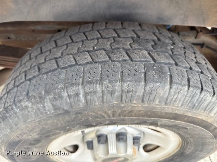 image for item DZ8671 2004 GMC Savana G3500 van