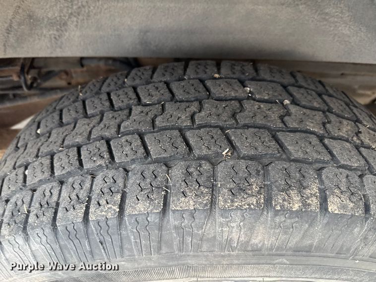 image for item DZ8671 2004 GMC Savana G3500 van