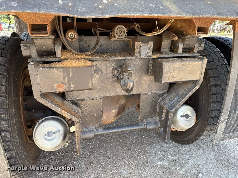 image for item DZ8762 2000 Peterbilt 330 dump truck