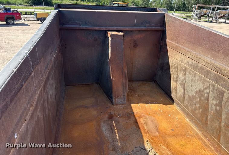 image for item DZ8762 2000 Peterbilt 330 dump truck