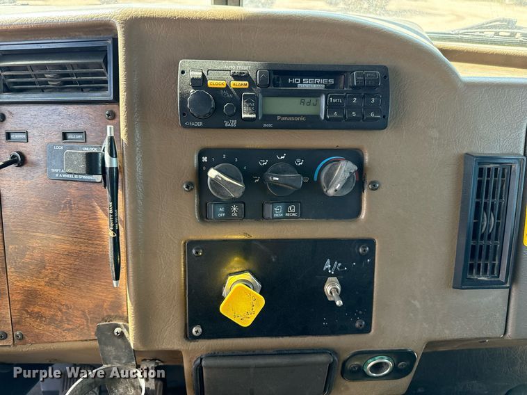 image for item DZ8762 2000 Peterbilt 330 dump truck