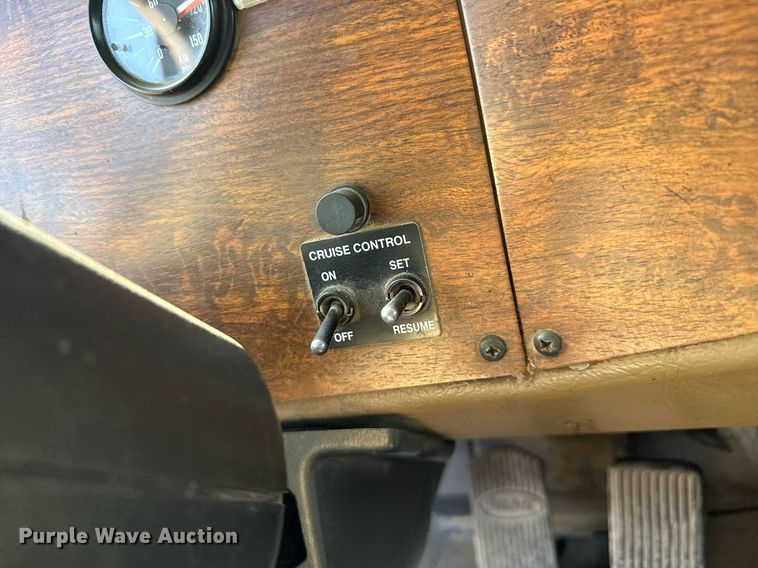 image for item DZ8762 2000 Peterbilt 330 dump truck