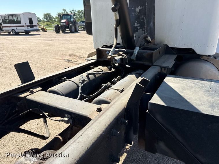 image for item DZ8762 2000 Peterbilt 330 dump truck