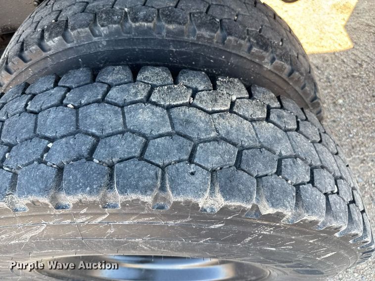 image for item DZ8762 2000 Peterbilt 330 dump truck