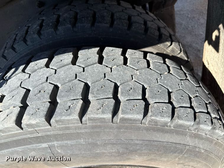 image for item DZ8762 2000 Peterbilt 330 dump truck