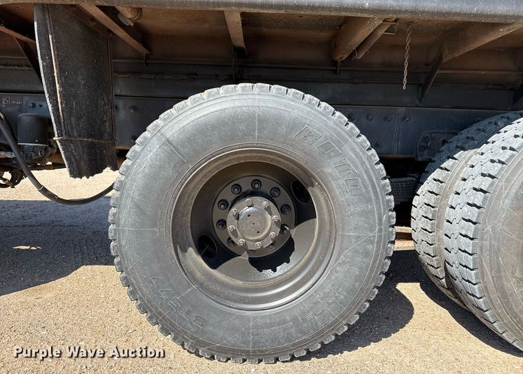 image for item DZ8762 2000 Peterbilt 330 dump truck