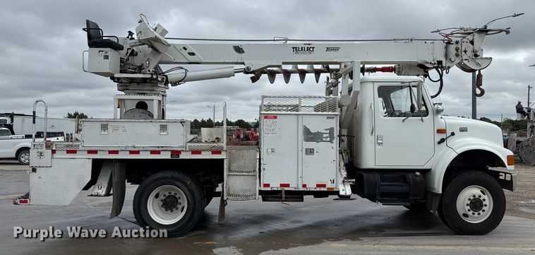 image for item DZ8961 2002 International 4800 digger derrick truck