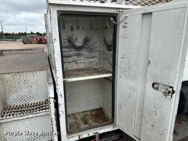 image for item DZ8961 2002 International 4800 digger derrick truck