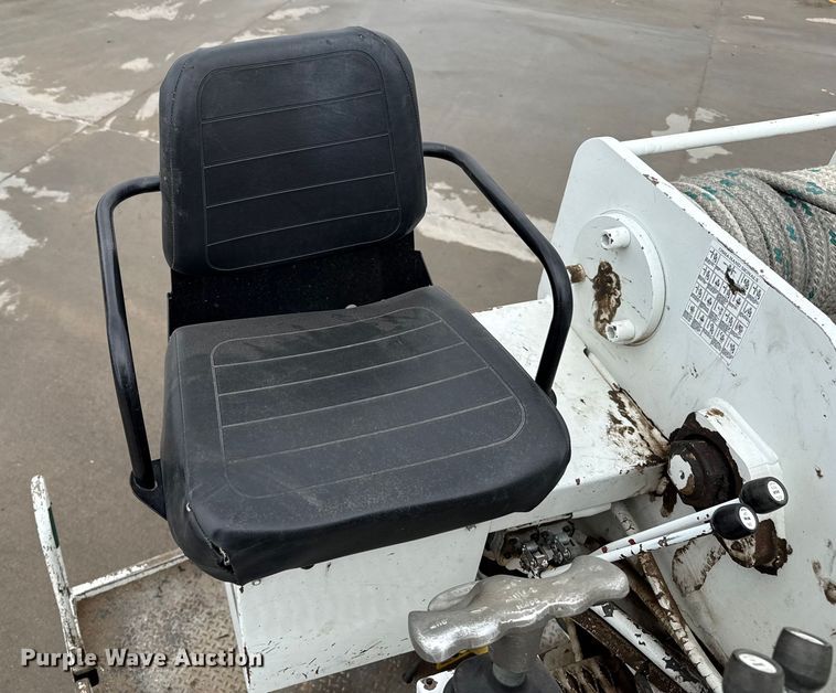 image for item DZ8961 2002 International 4800 digger derrick truck