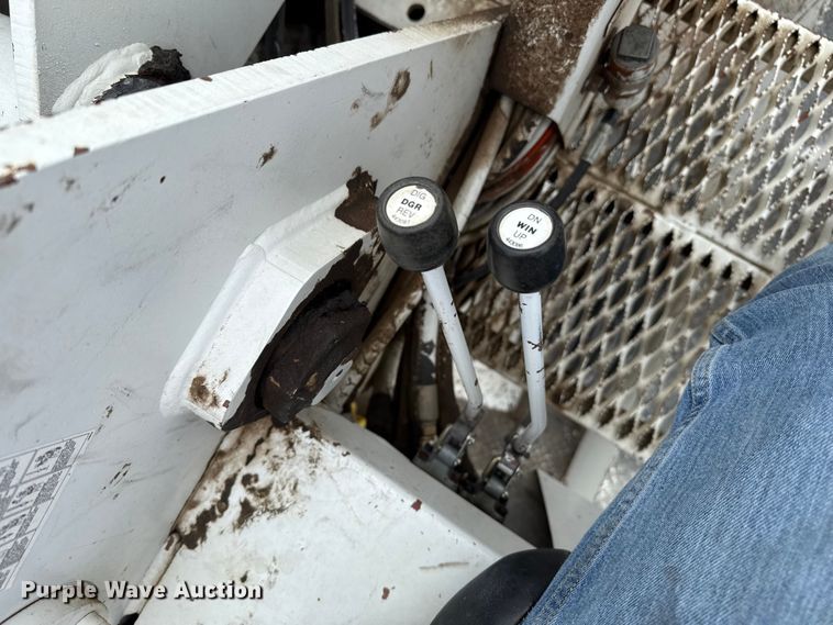 image for item DZ8961 2002 International 4800 digger derrick truck