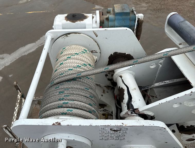 image for item DZ8961 2002 International 4800 digger derrick truck