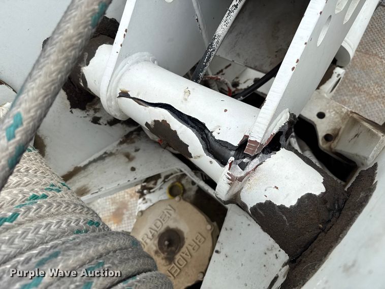 image for item DZ8961 2002 International 4800 digger derrick truck