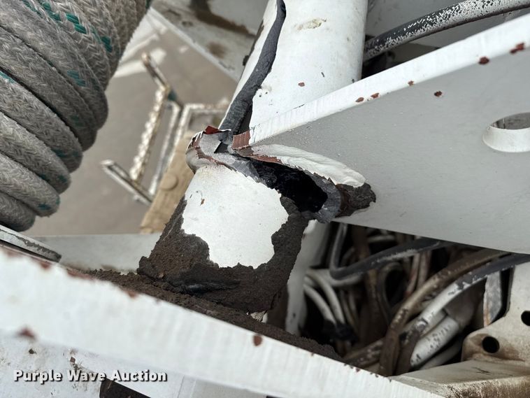 image for item DZ8961 2002 International 4800 digger derrick truck