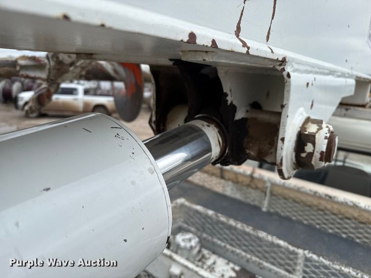 image for item DZ8961 2002 International 4800 digger derrick truck