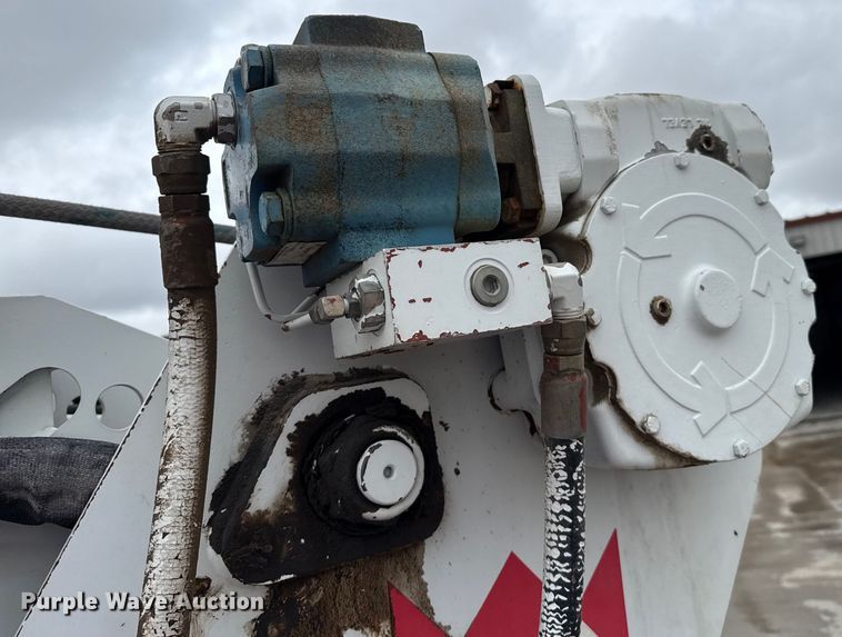 image for item DZ8961 2002 International 4800 digger derrick truck