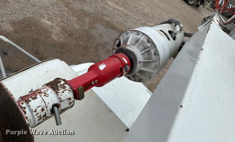 image for item DZ8961 2002 International 4800 digger derrick truck