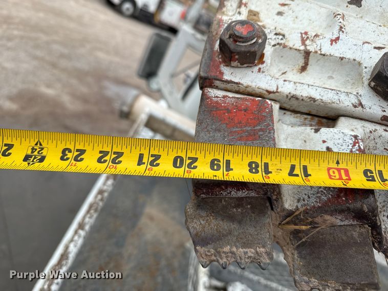 image for item DZ8961 2002 International 4800 digger derrick truck