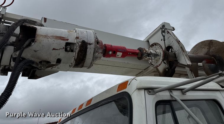 image for item DZ8961 2002 International 4800 digger derrick truck