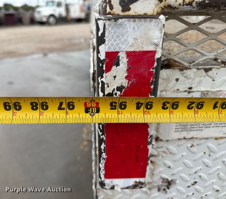 image for item DZ8961 2002 International 4800 digger derrick truck