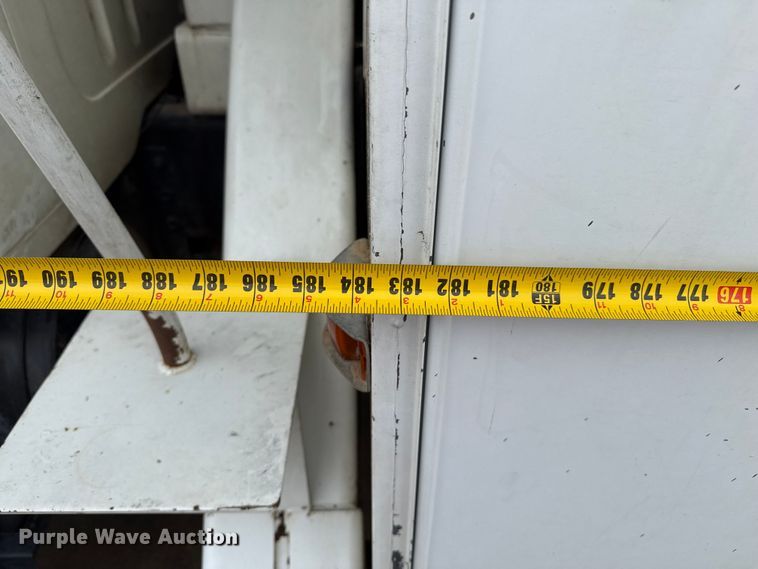 image for item DZ8961 2002 International 4800 digger derrick truck