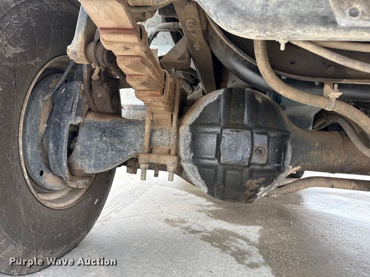 image for item DZ8961 2002 International 4800 digger derrick truck