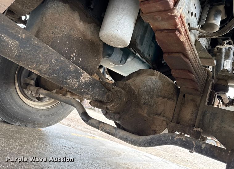 image for item DZ8961 2002 International 4800 digger derrick truck