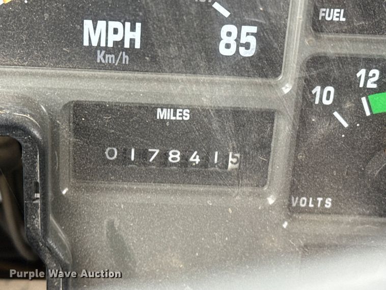 image for item DZ8961 2002 International 4800 digger derrick truck