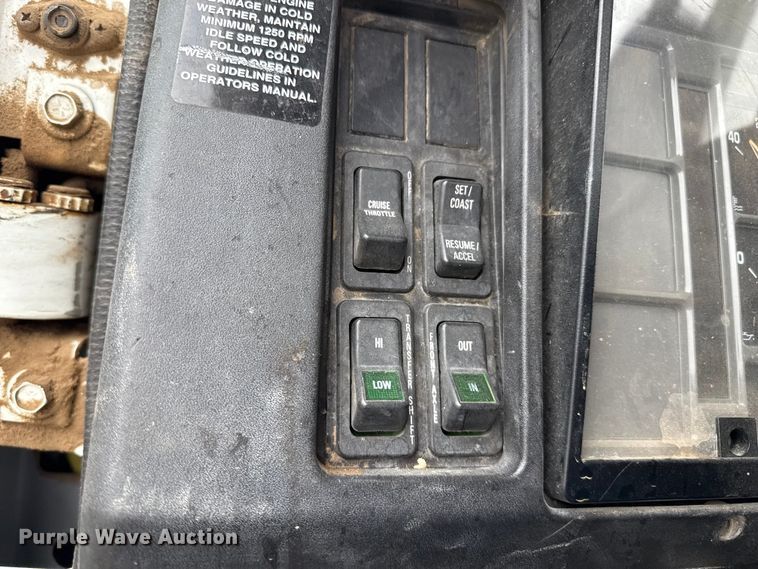 image for item DZ8961 2002 International 4800 digger derrick truck