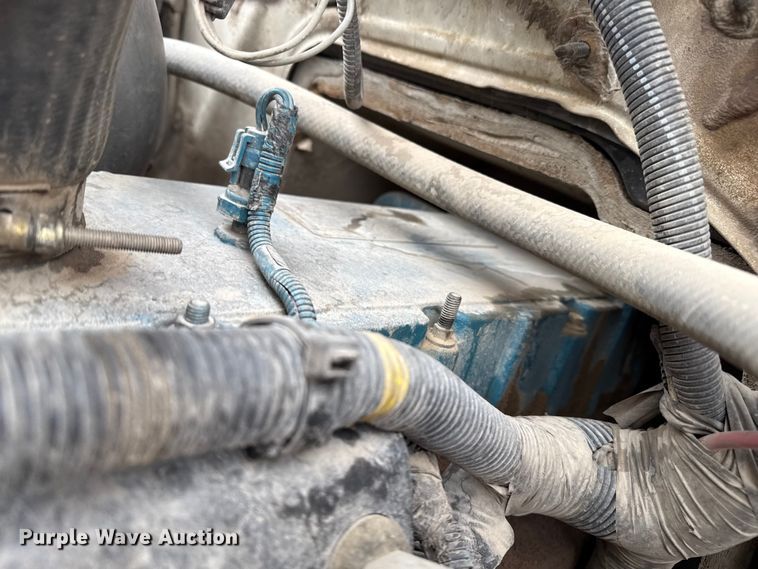 image for item DZ8961 2002 International 4800 digger derrick truck