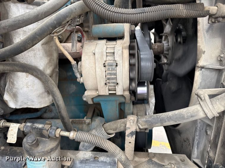 image for item DZ8961 2002 International 4800 digger derrick truck