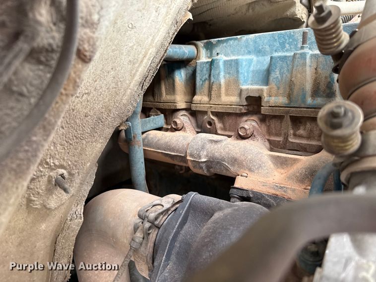 image for item DZ8961 2002 International 4800 digger derrick truck