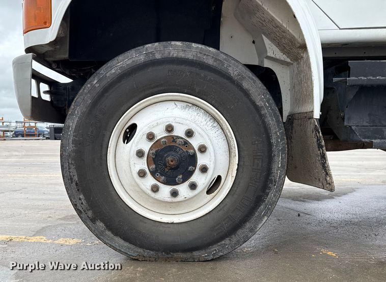 image for item DZ8961 2002 International 4800 digger derrick truck