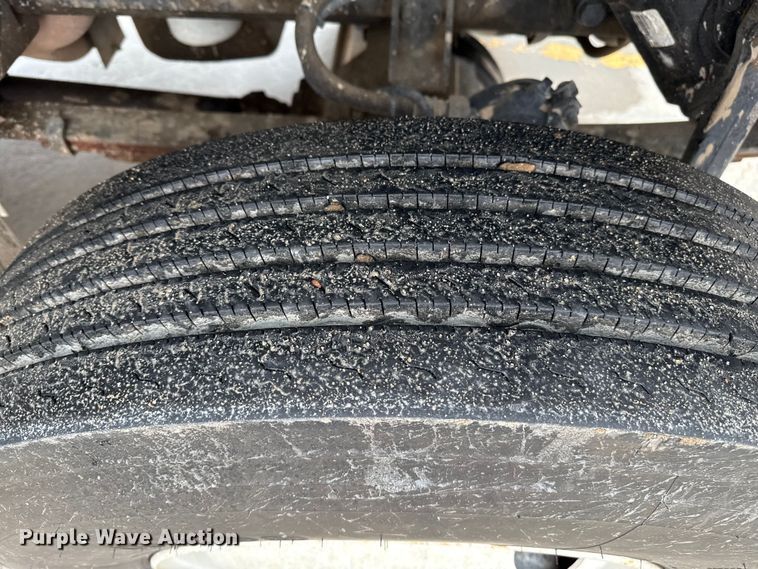 image for item DZ8961 2002 International 4800 digger derrick truck