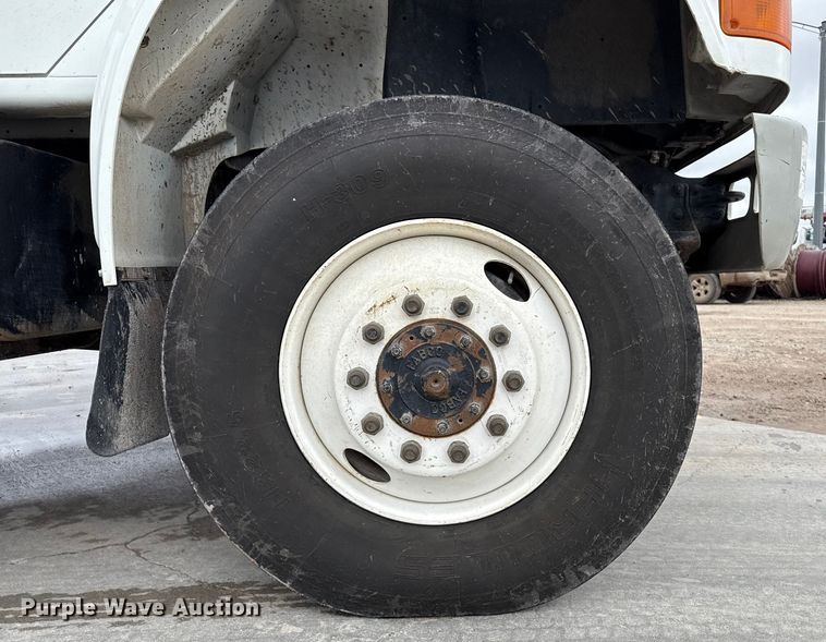 image for item DZ8961 2002 International 4800 digger derrick truck