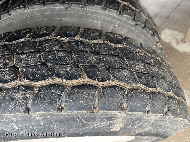 image for item DZ8961 2002 International 4800 digger derrick truck