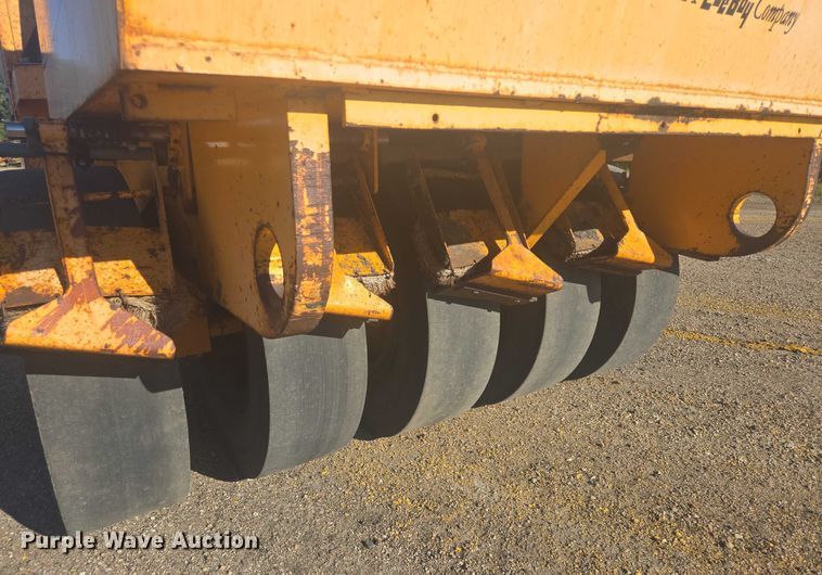 image for item EB1010 Roscoe Tru-Pac 915 pneumatic roller