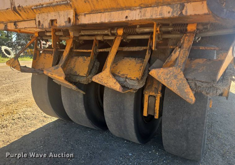 image for item EB1010 Roscoe Tru-Pac 915 pneumatic roller