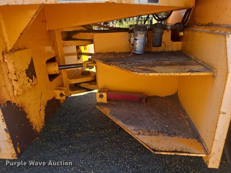 image for item EB1010 Roscoe Tru-Pac 915 pneumatic roller