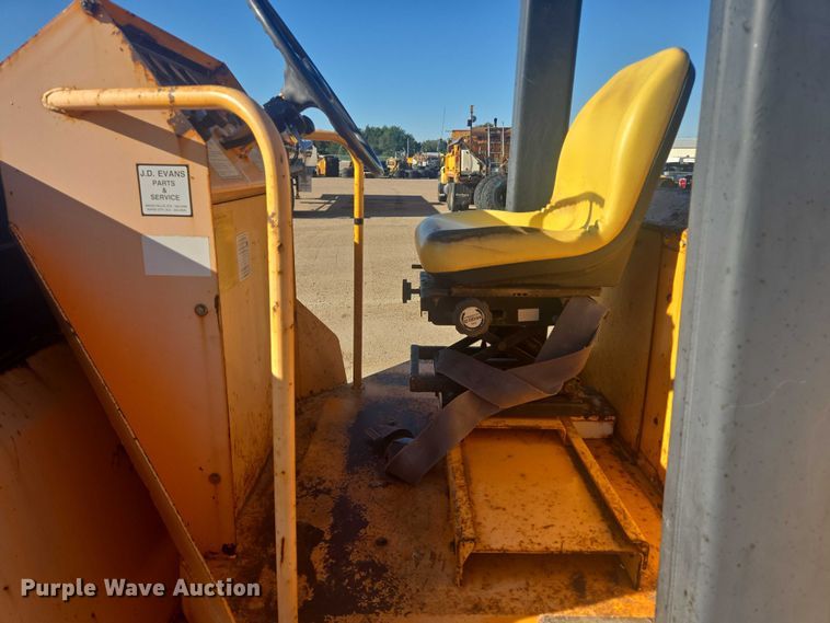 image for item EB1010 Roscoe Tru-Pac 915 pneumatic roller