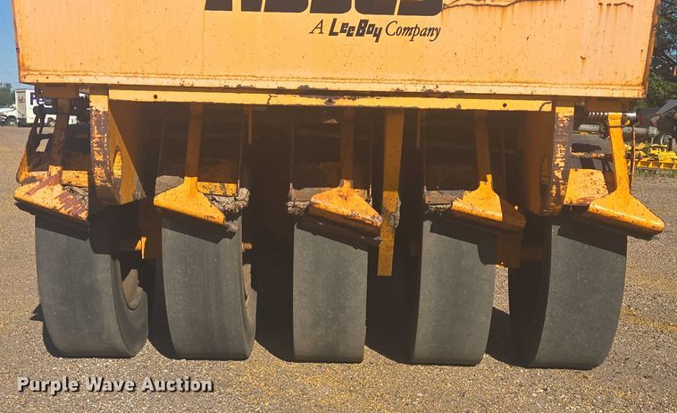 image for item EB1010 Roscoe Tru-Pac 915 pneumatic roller